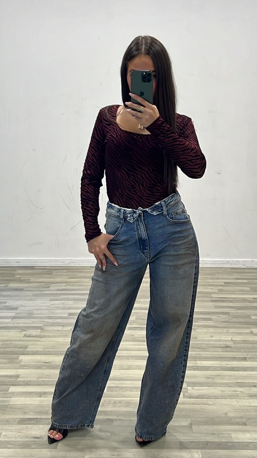 jeans con risvolto e sfumature