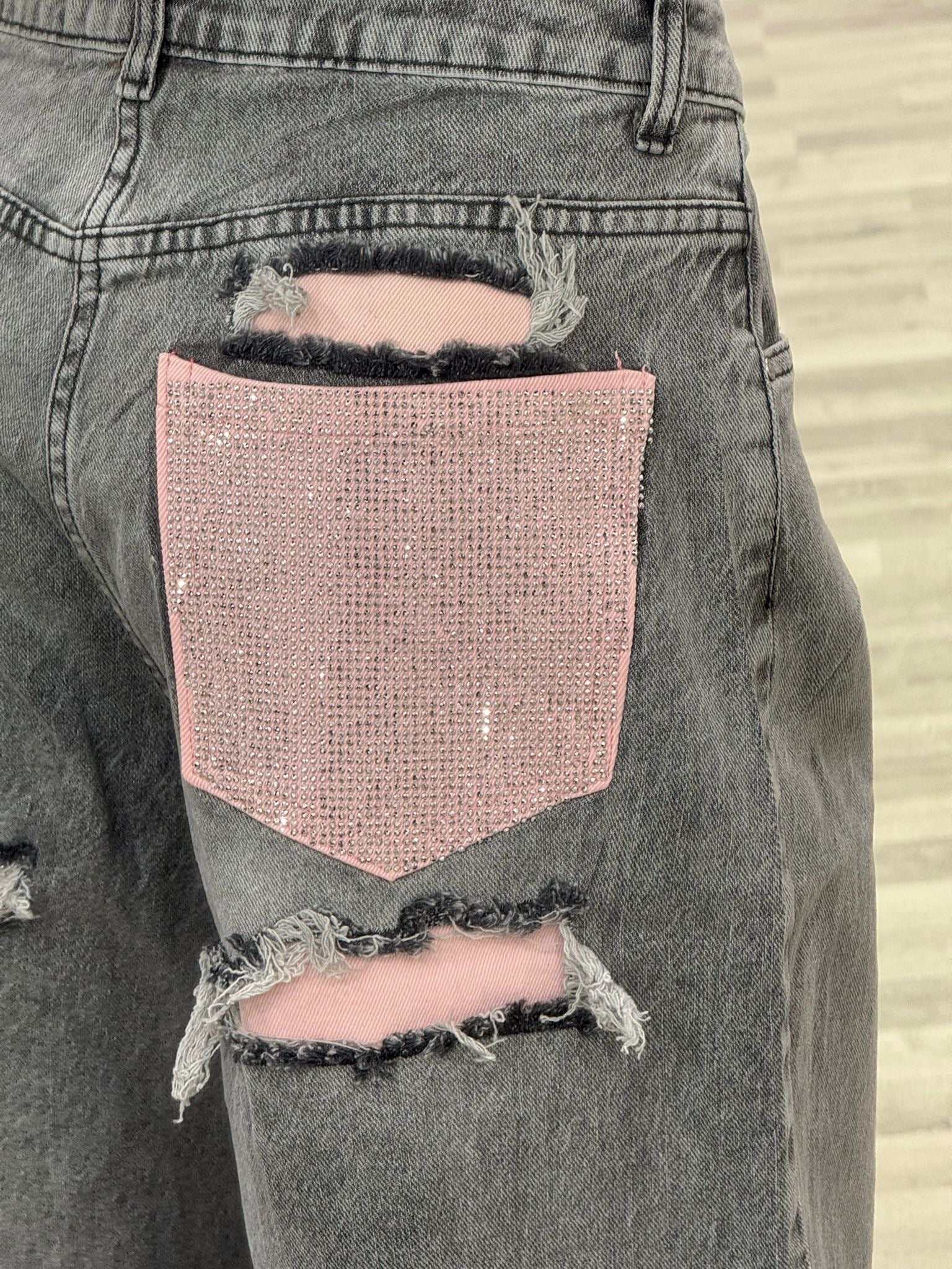 bermuda di jeans grigio tasca rosa