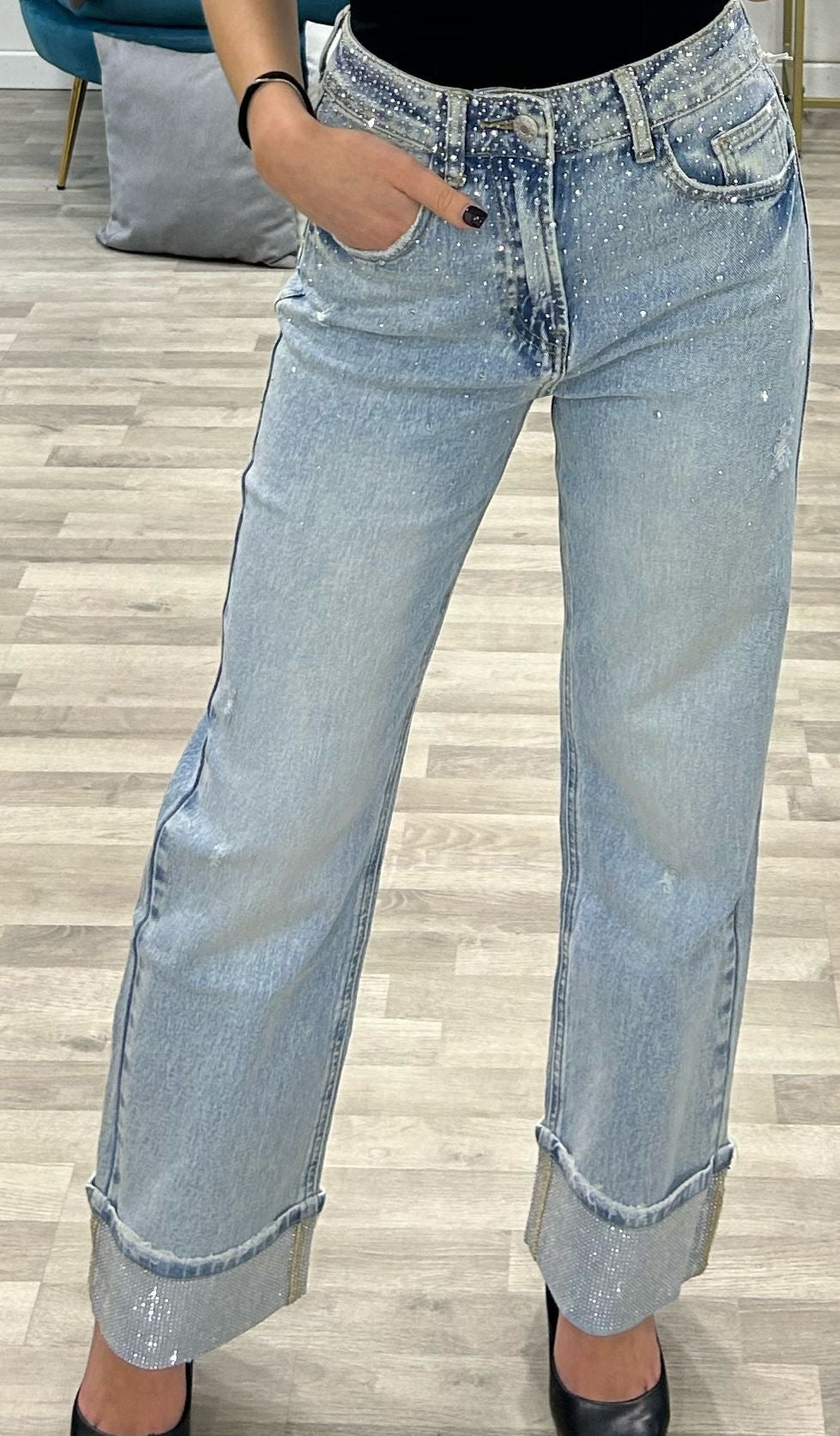 jeans con risvolto e brillantini