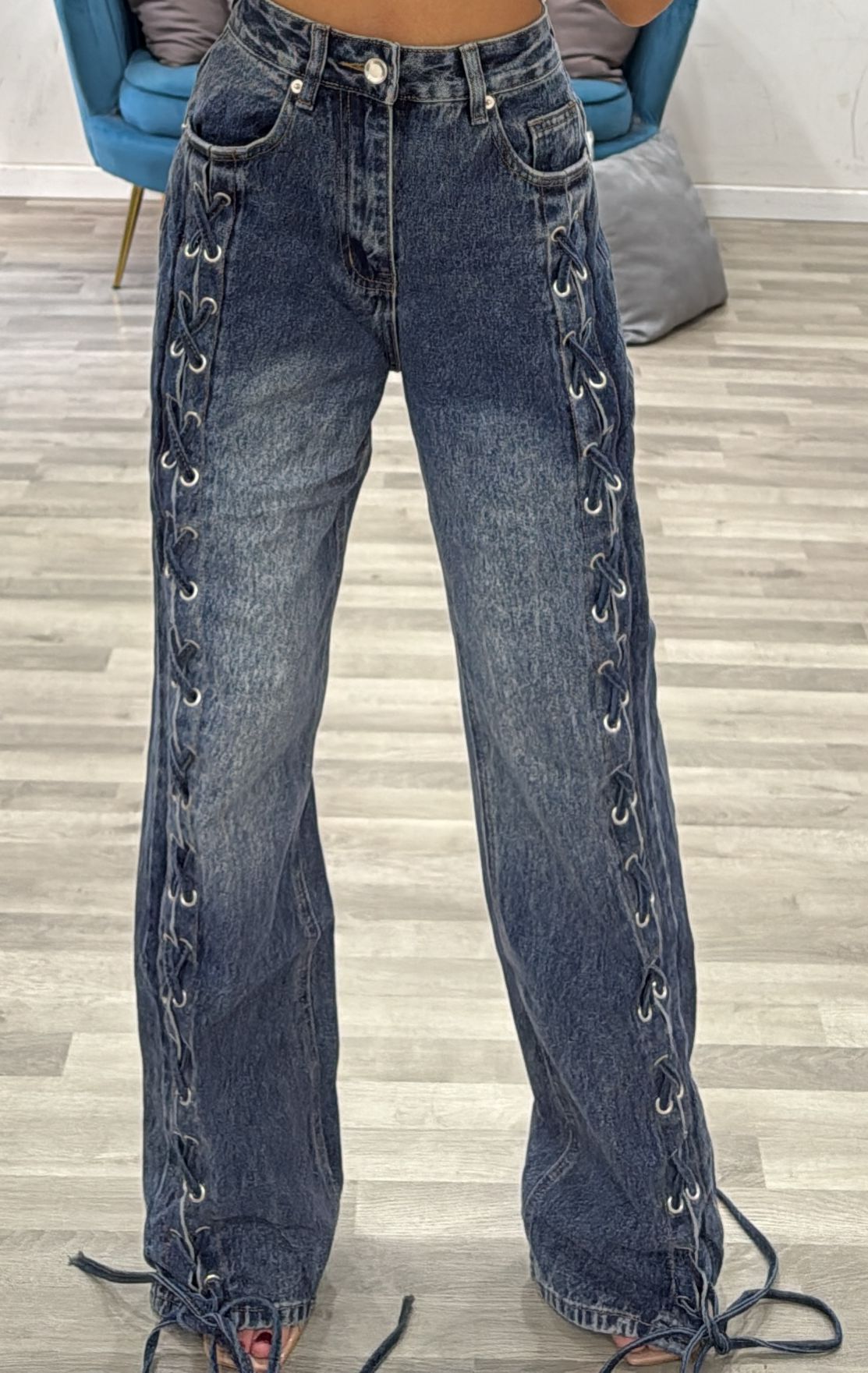 jeans con lacci