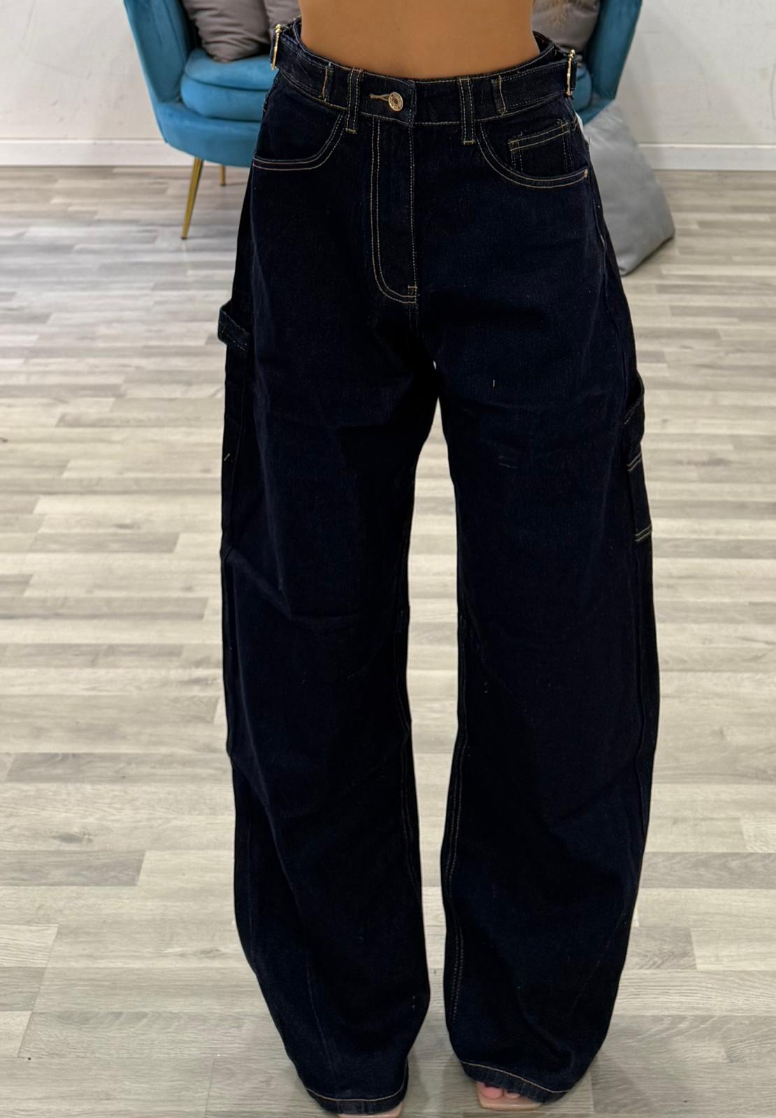 jeans scuro con cintura