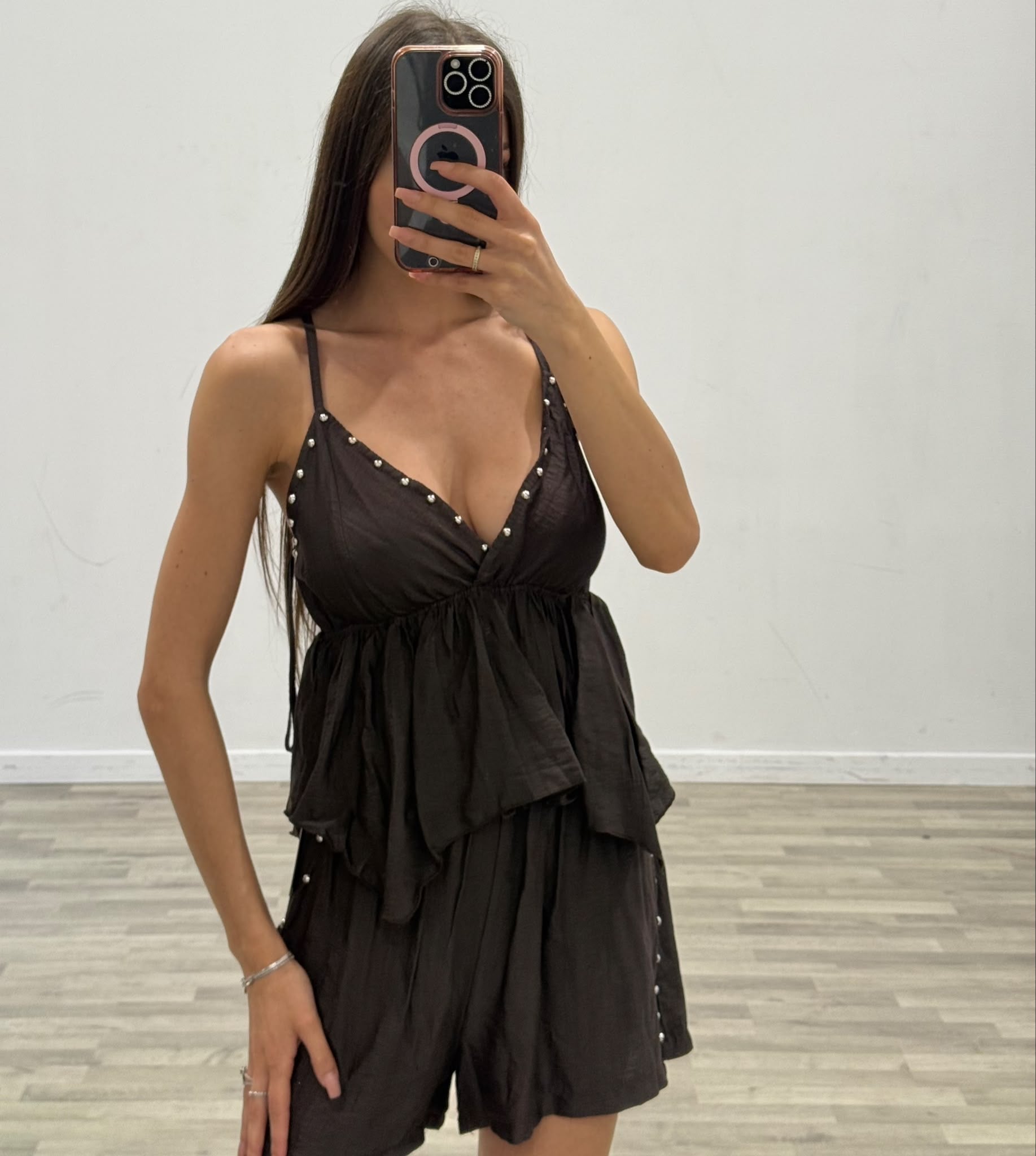 completo top e short con borchiette