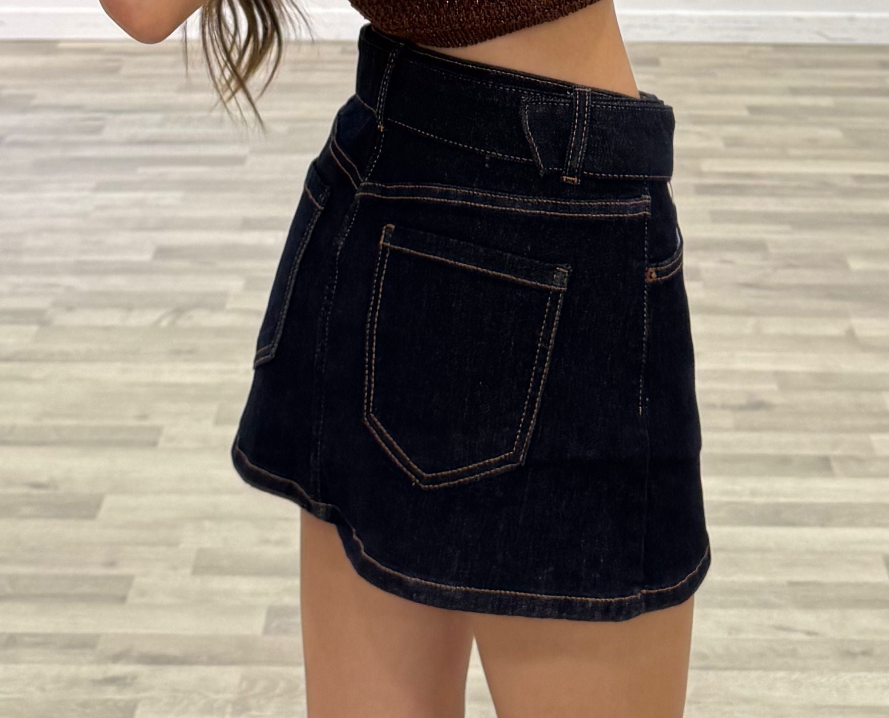 gonna con short sotto