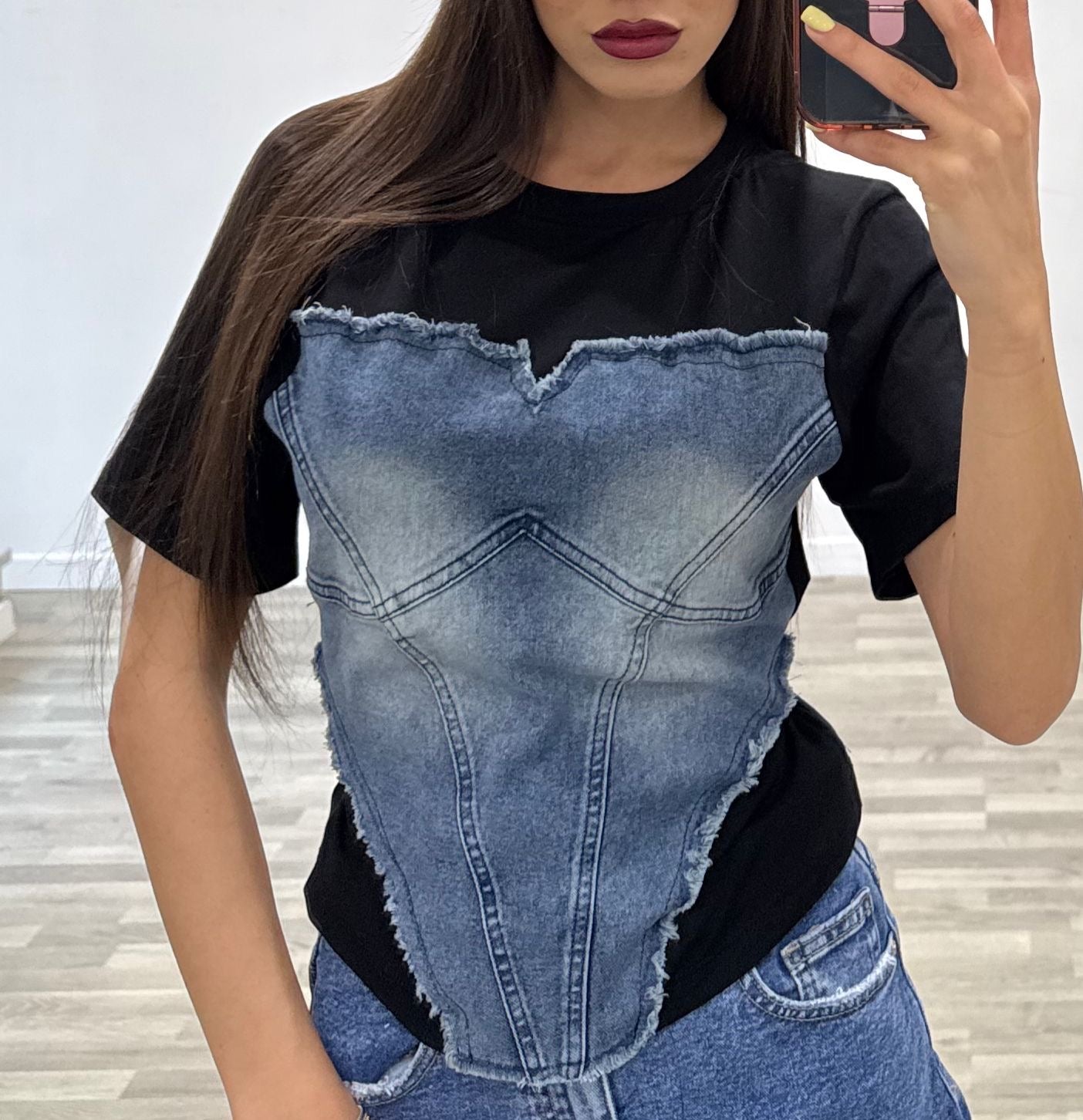 t-shirt cotone e jeans