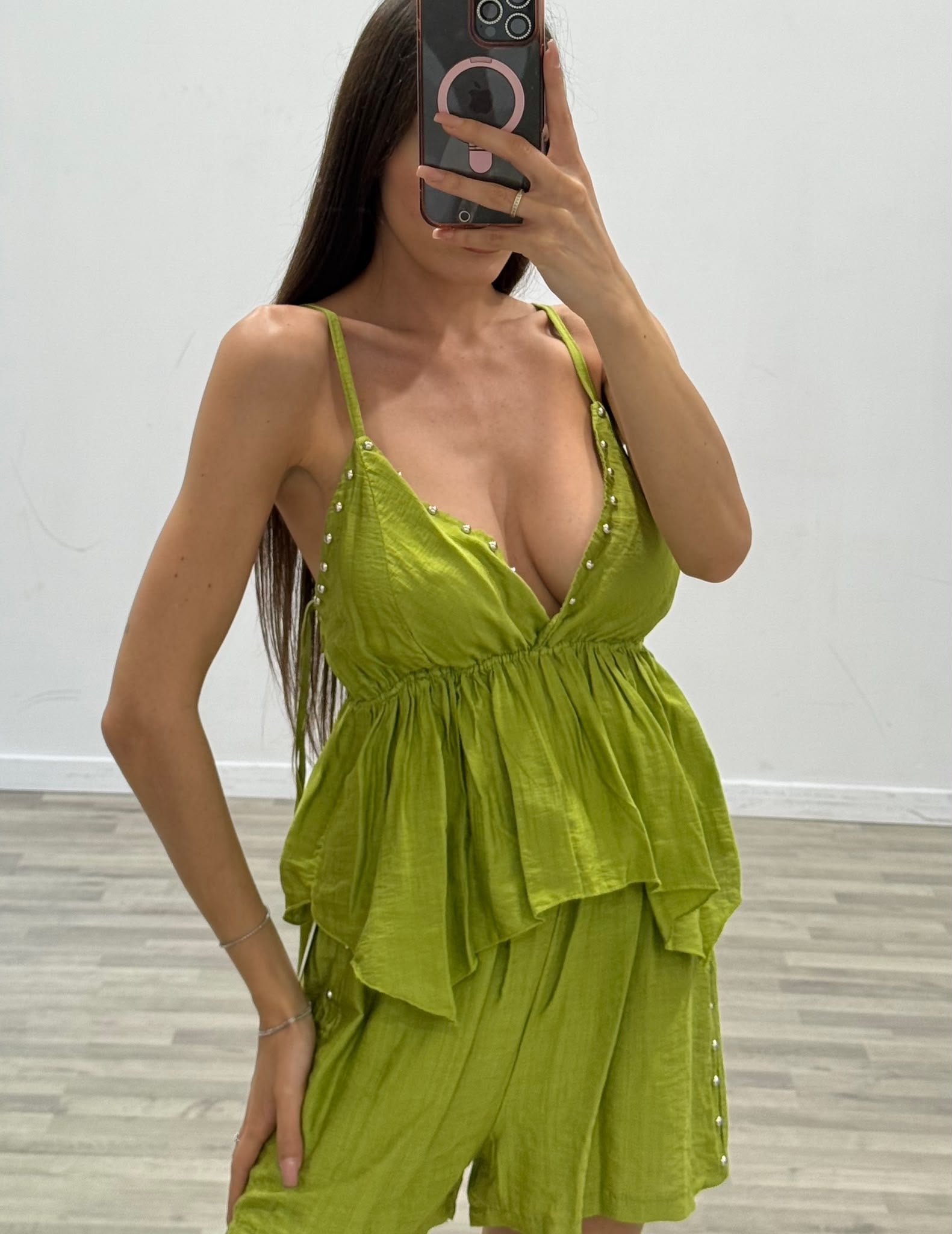completo top e short con borchiette
