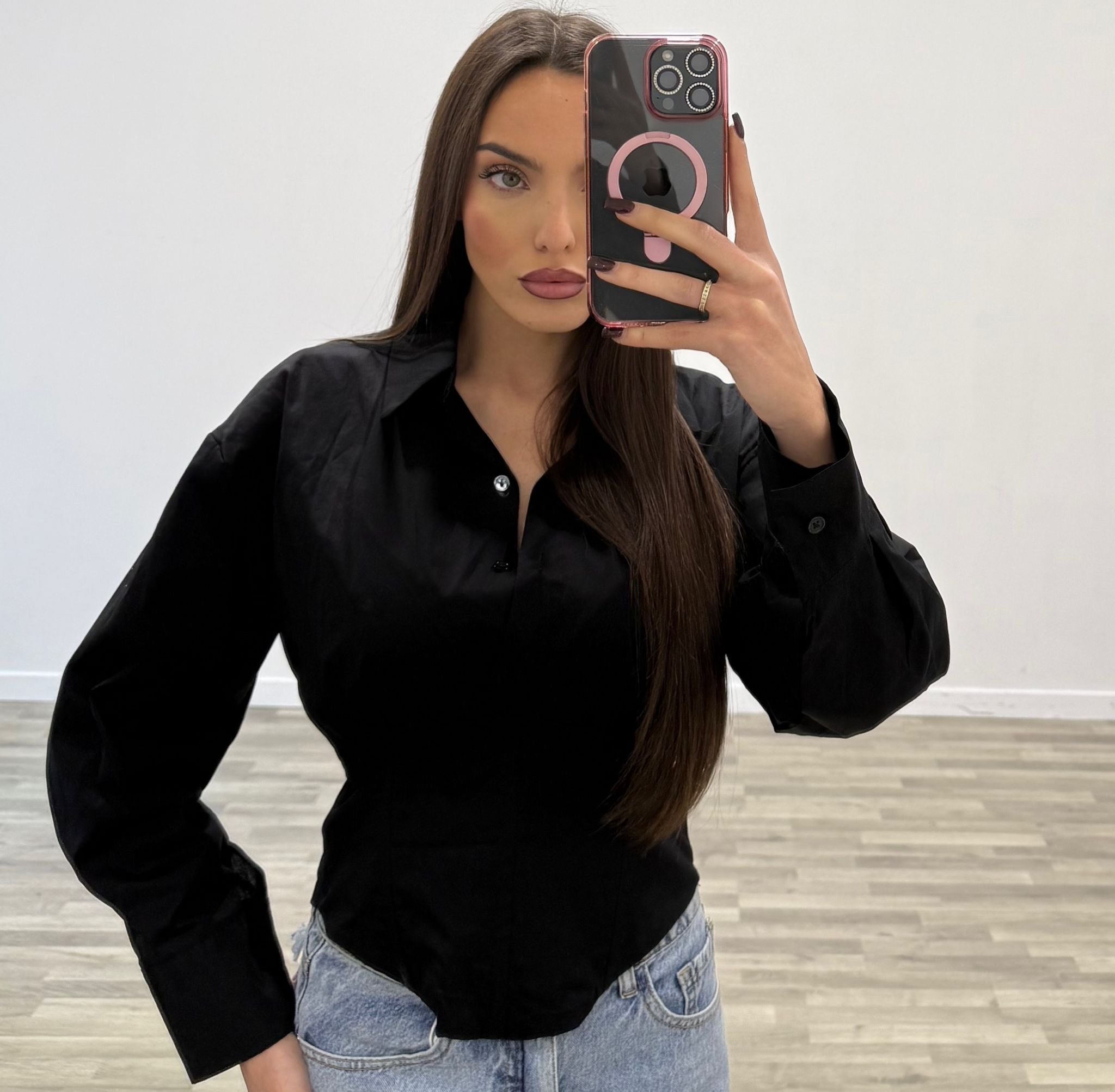 camicia corta con lacci dietro