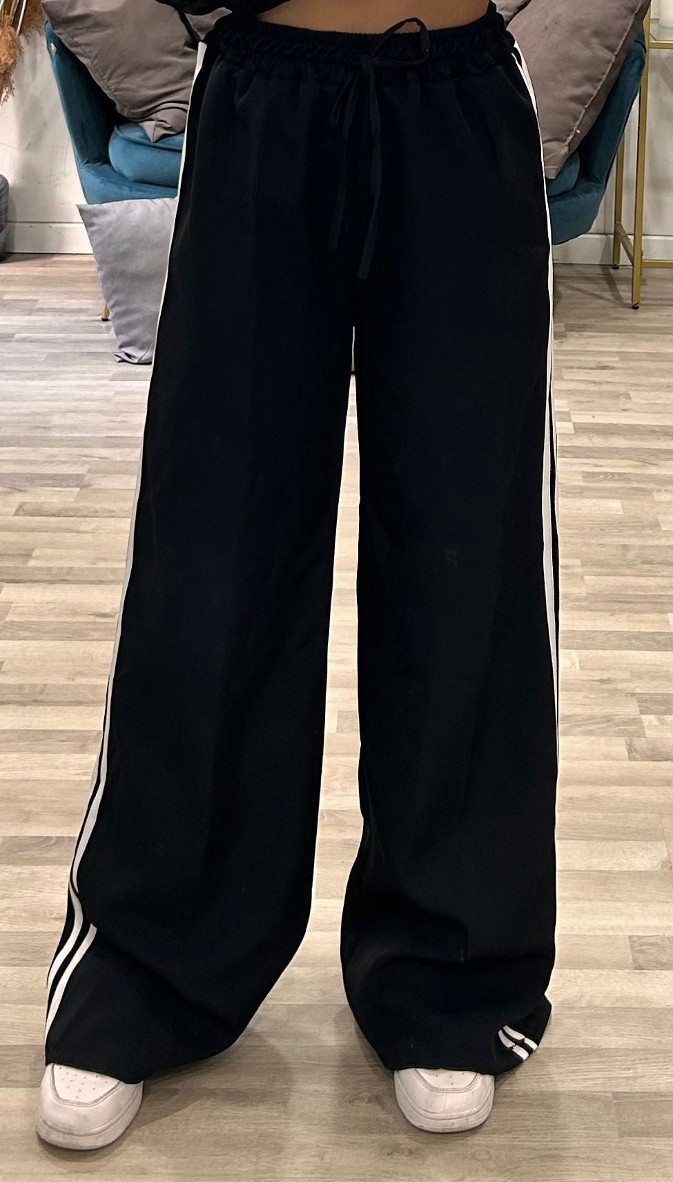 pantalone tipo adidas