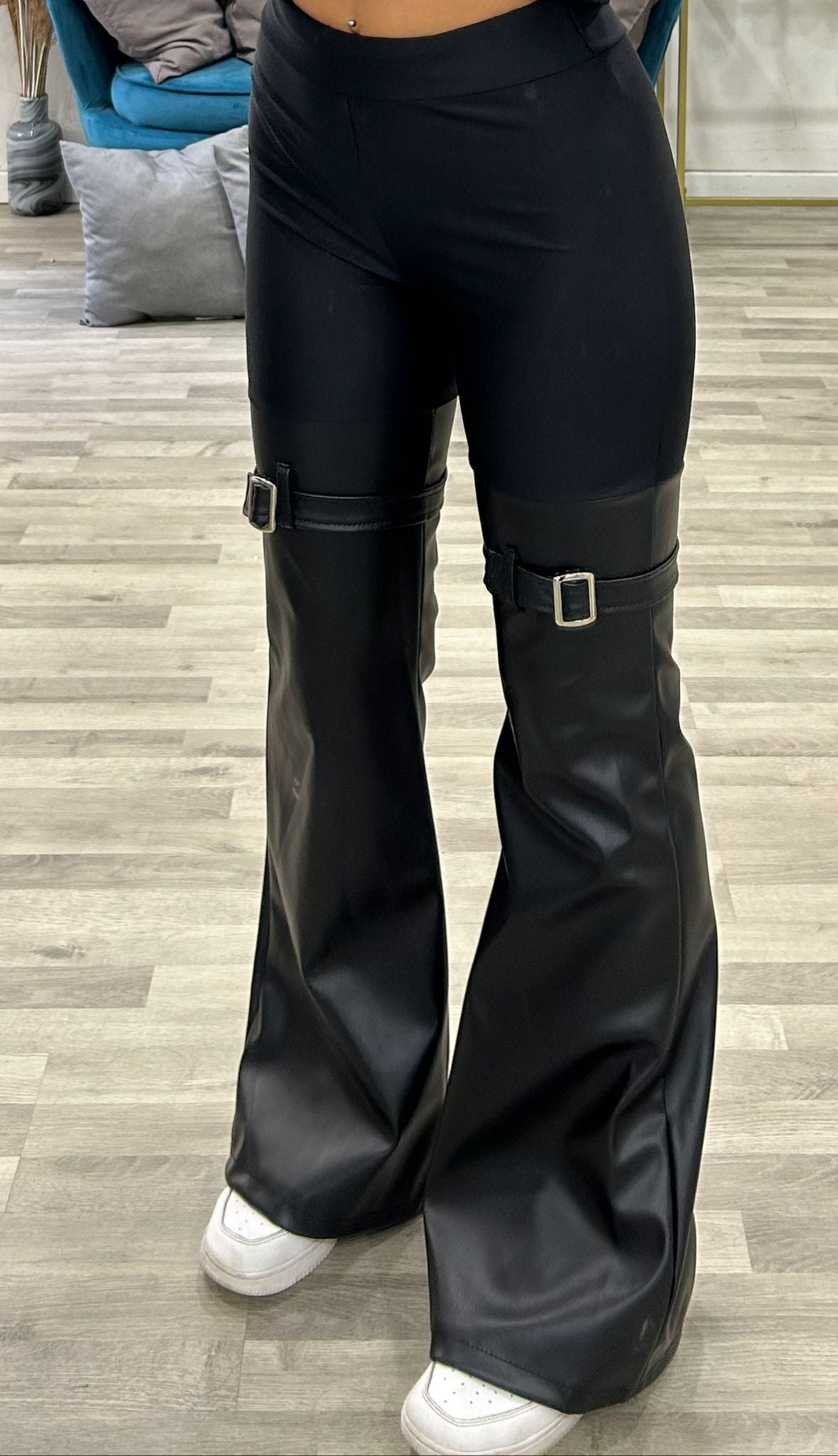pantalone con ecopelle