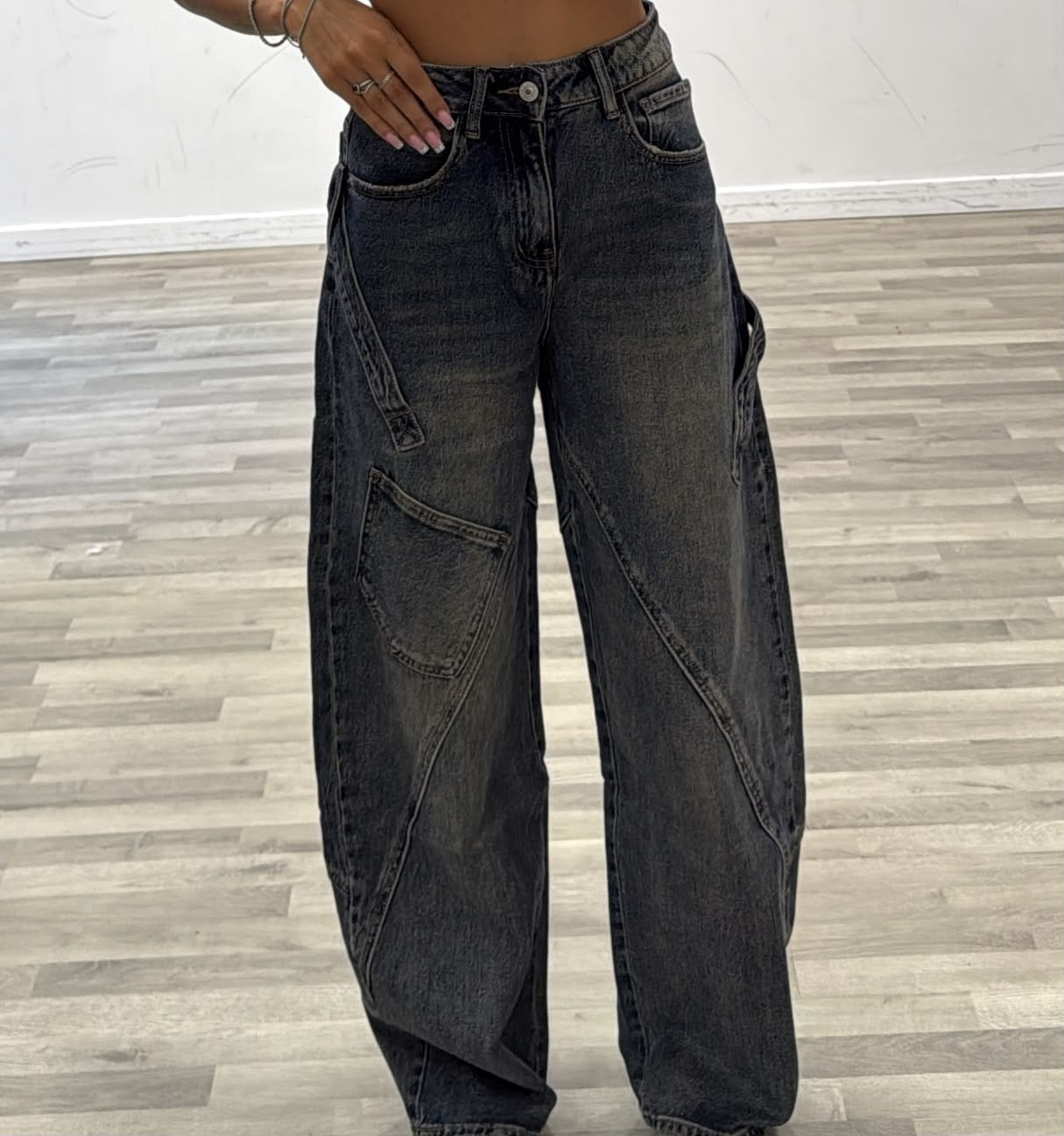 jeans con taschino sulla gamba