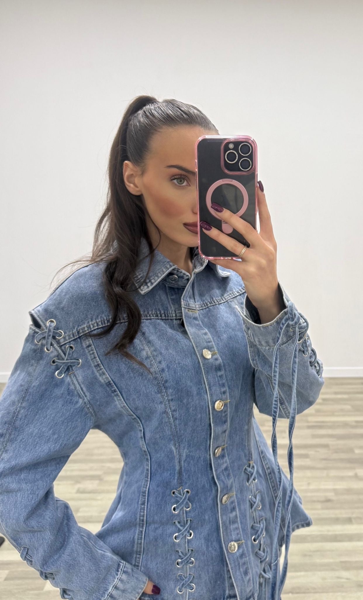 camicia di jeans con lacci