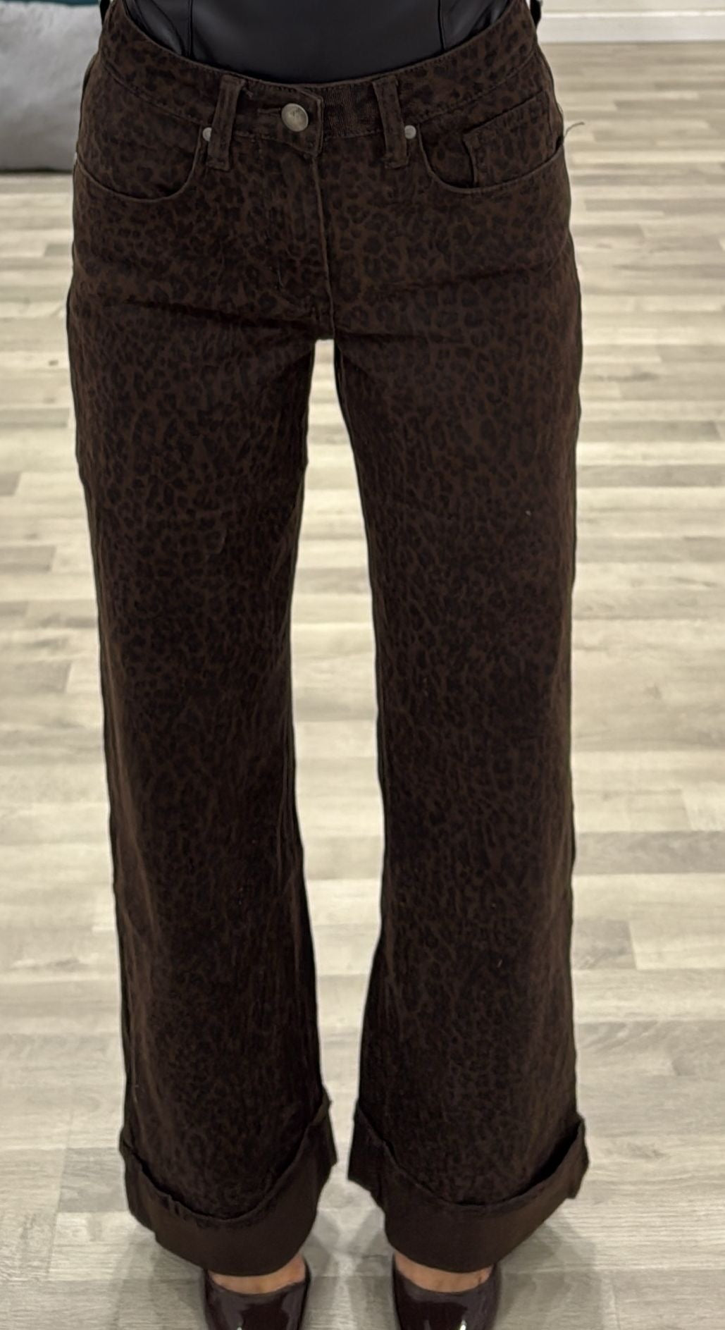 jeans maculato con risvolto