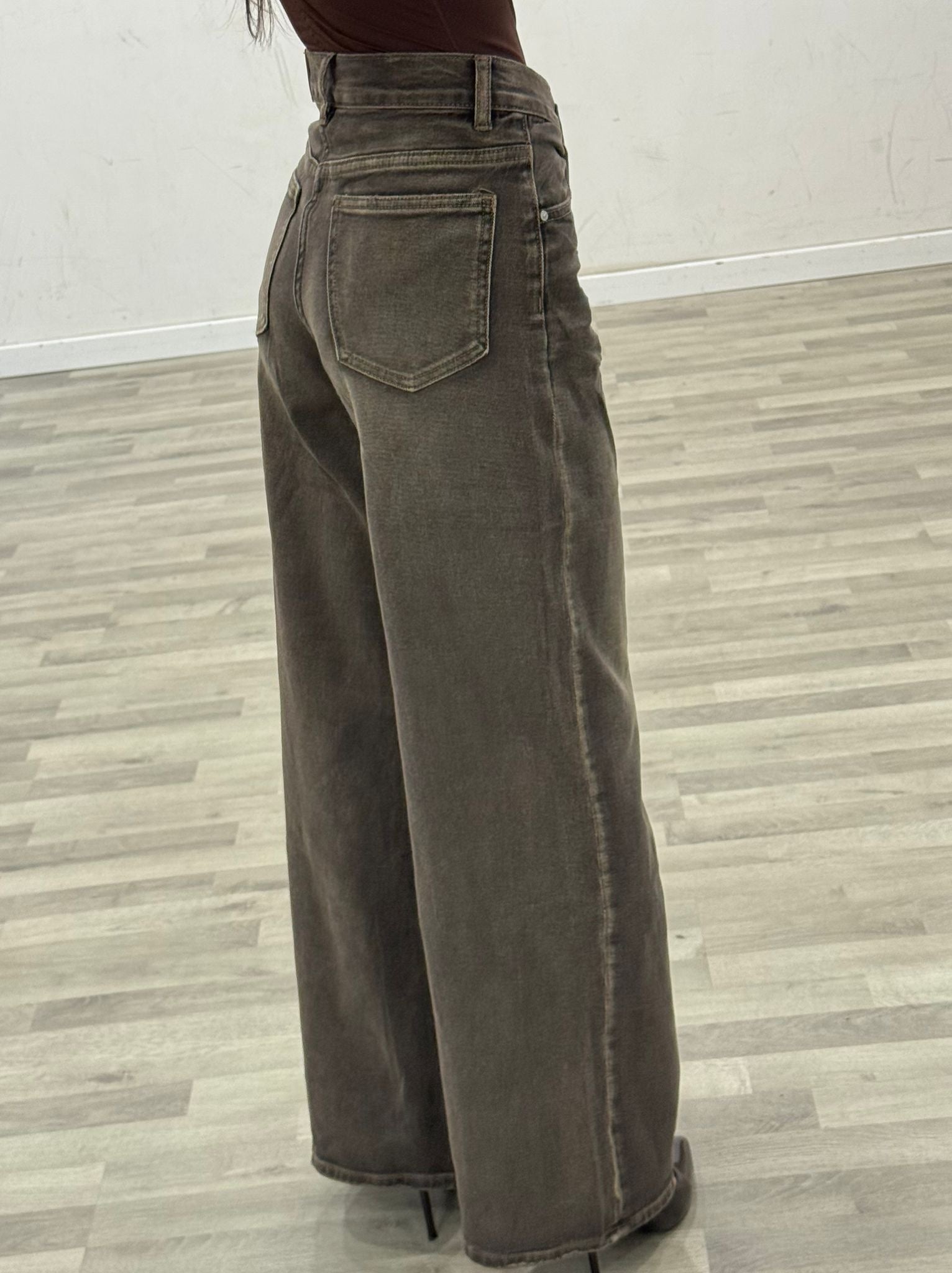 jeans con abbottonatuta trasversale brown