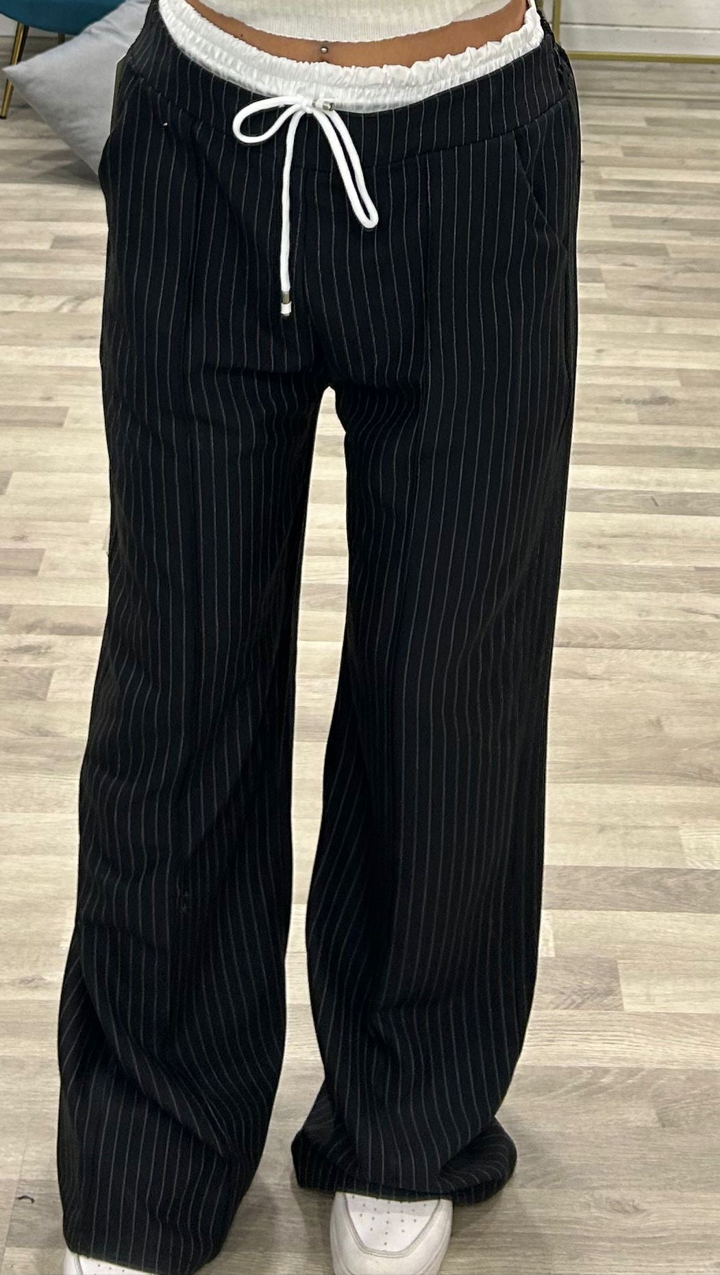 pantalone gessato con molla