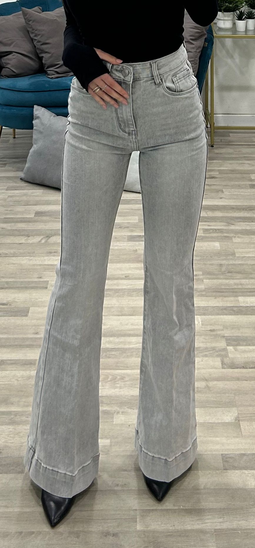 jeans flare grigio